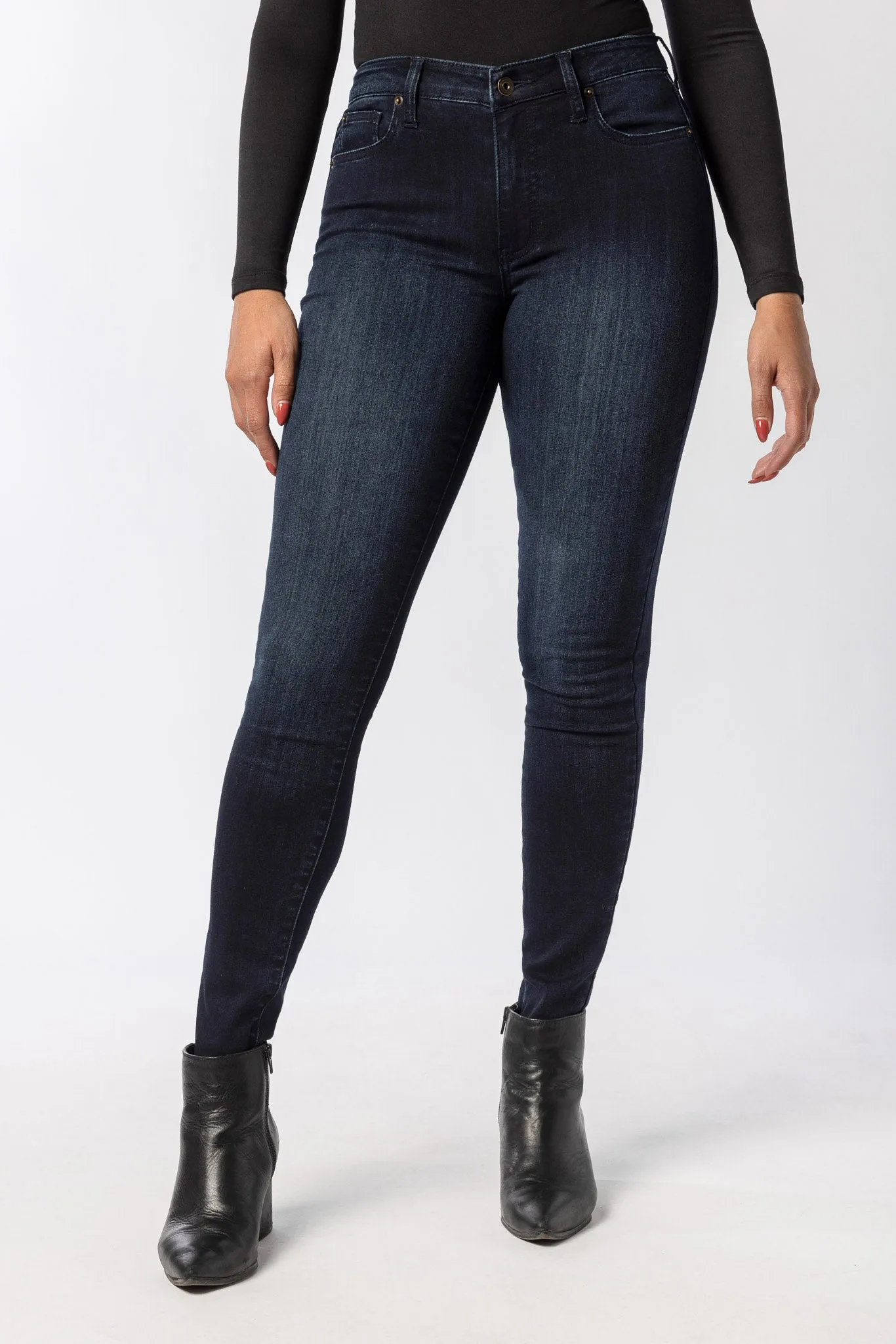 Celebrity Pink Dark Wash Mid-Rise 30" Skinny