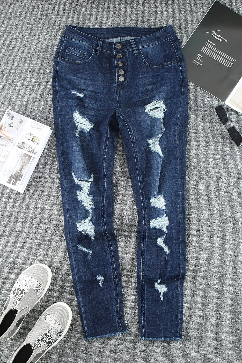 HIGH RISE RIPPED JEANS