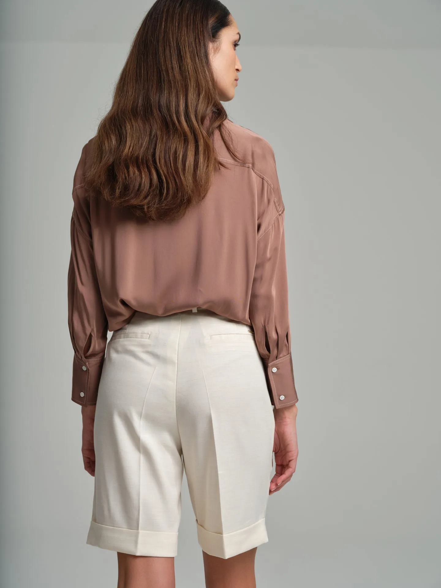 Shirt blouse with loose sleeves