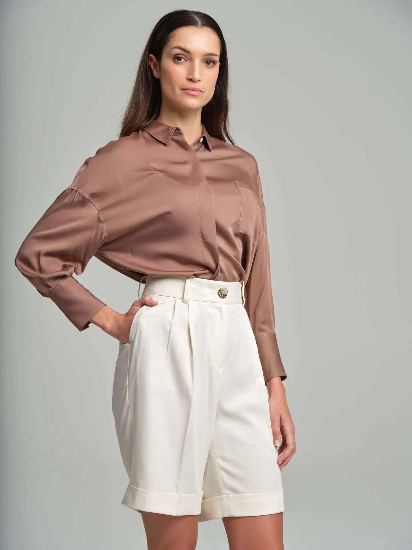 Shirt blouse with loose sleeves