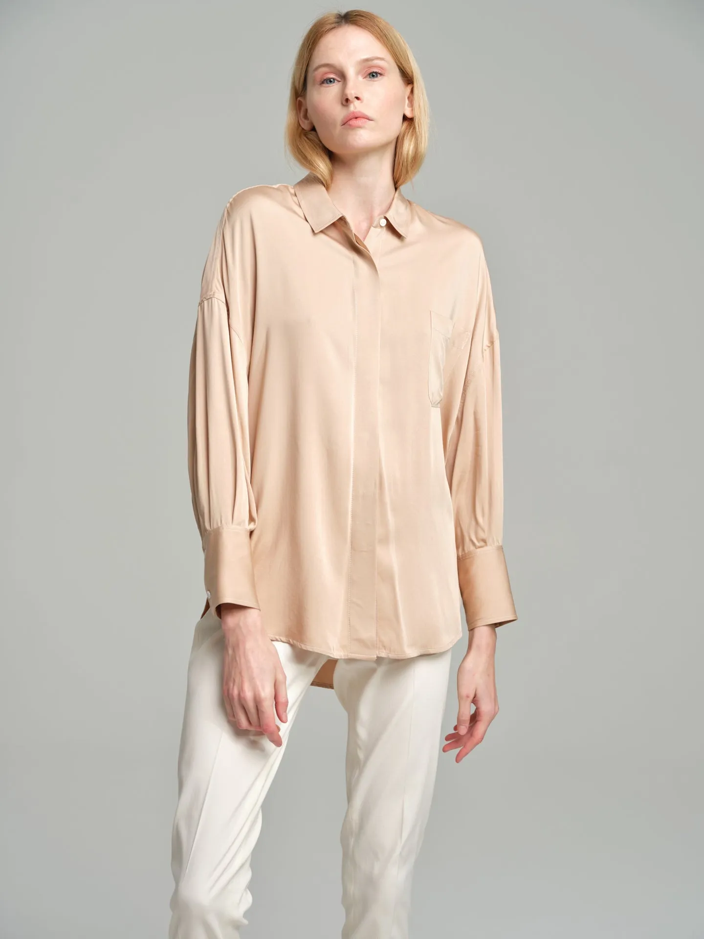 Shirt blouse with loose sleeves