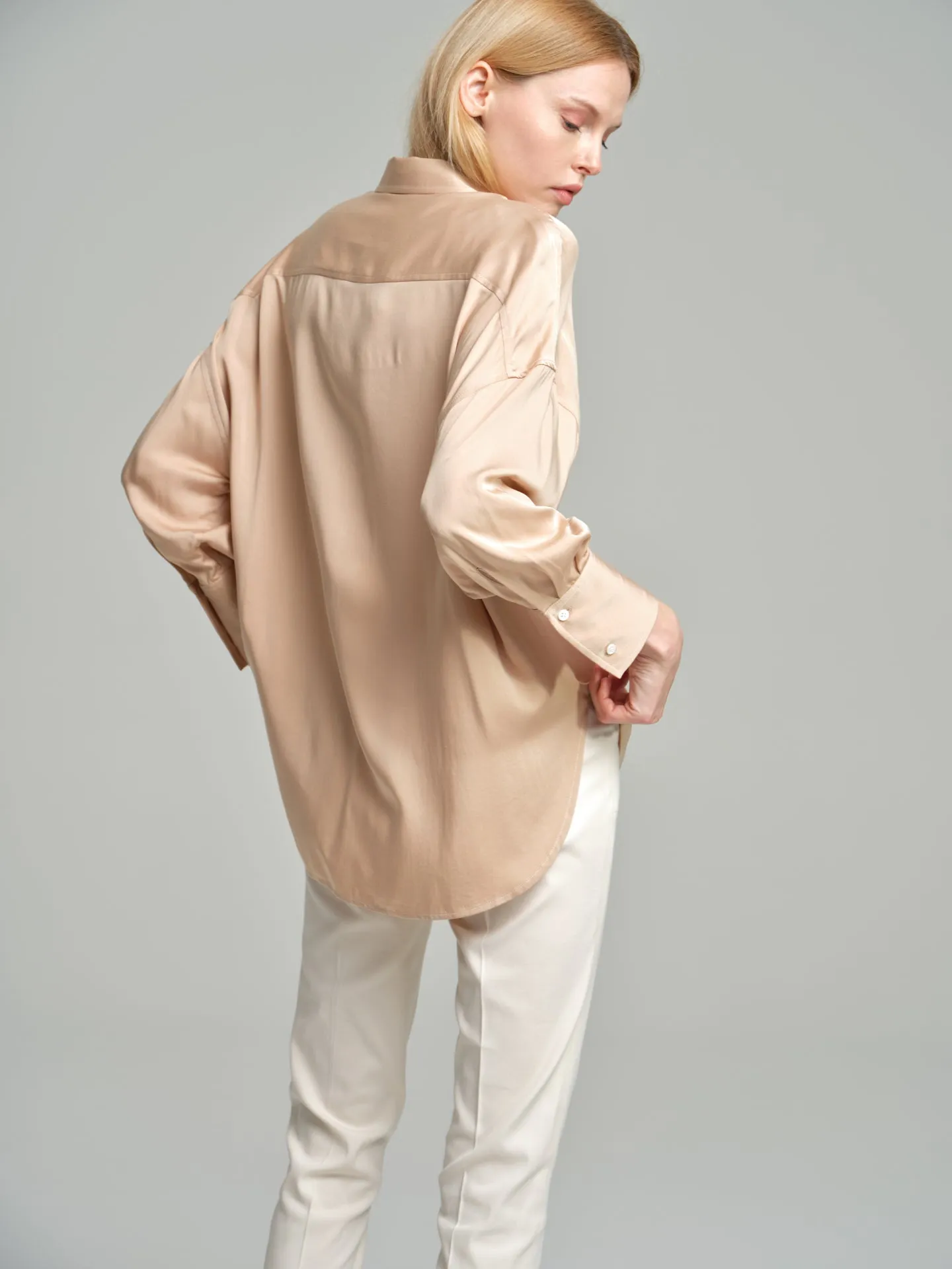 Shirt blouse with loose sleeves